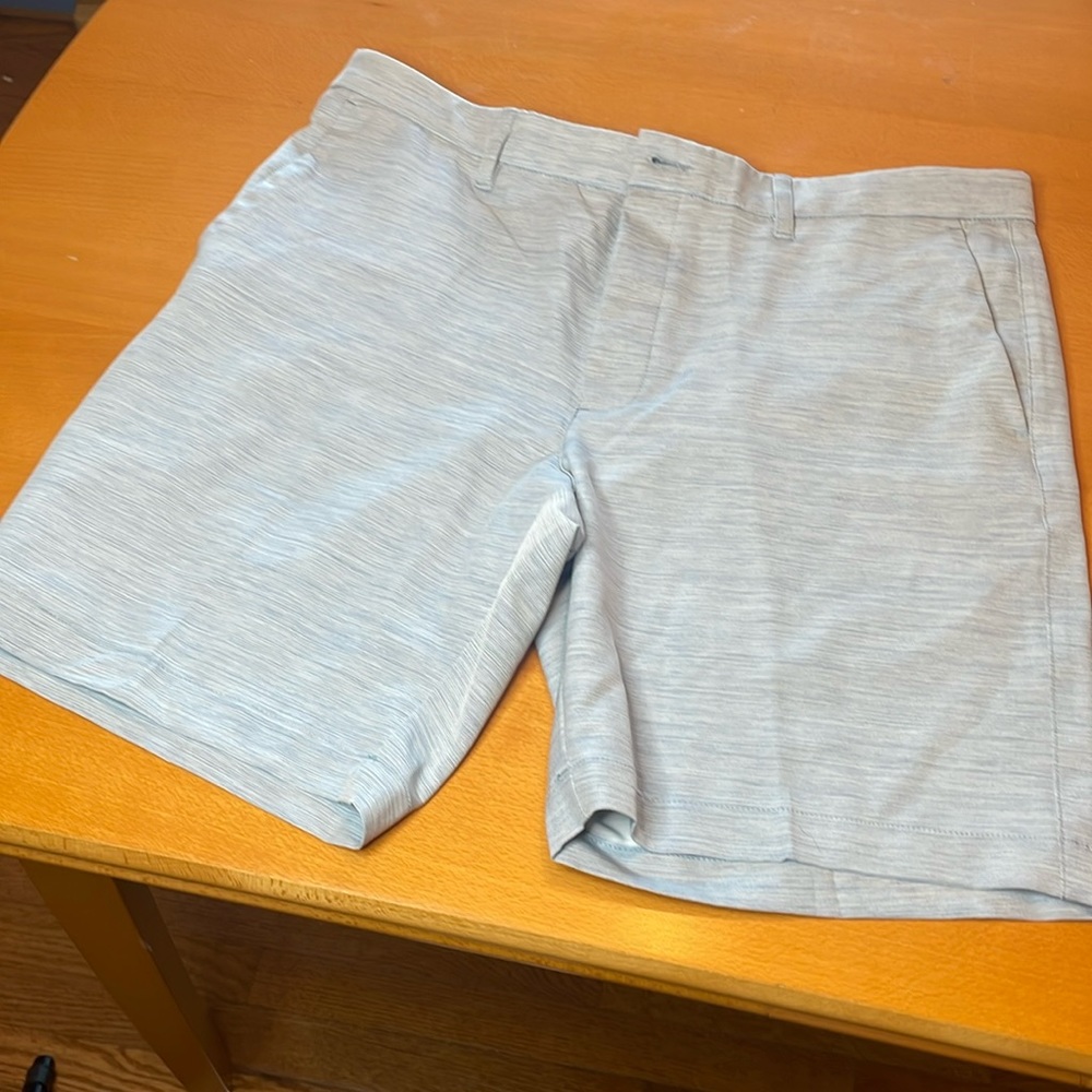 Callaway men’s golf shorts.